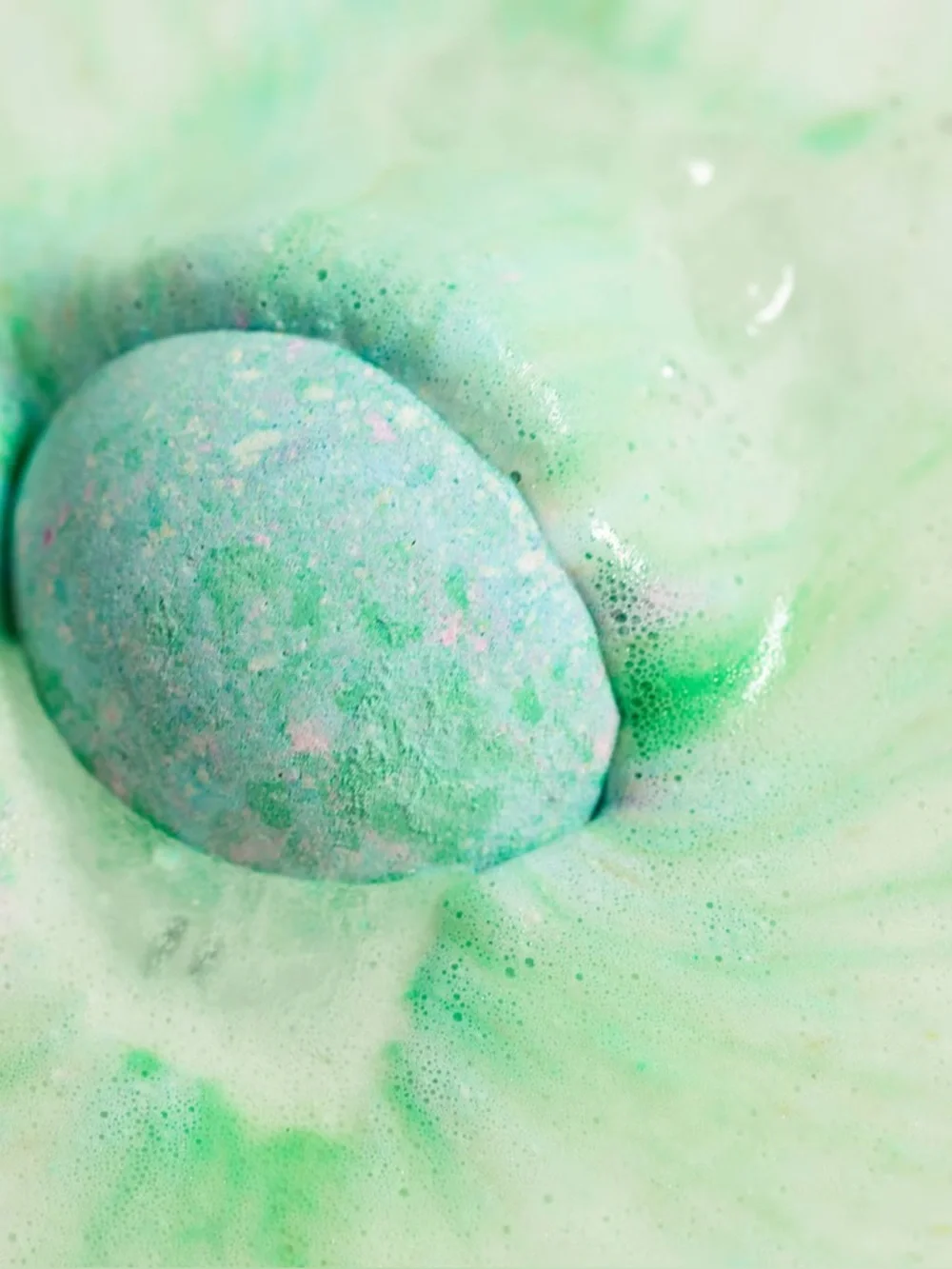 Lush Lakes Bath Bomb 🛁🫧